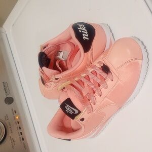 Nike Cortez 72 👟 pink black size 5 1/2 youth girls new without tags